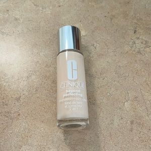 Clinique Beyond Perfecting Foundation Shell